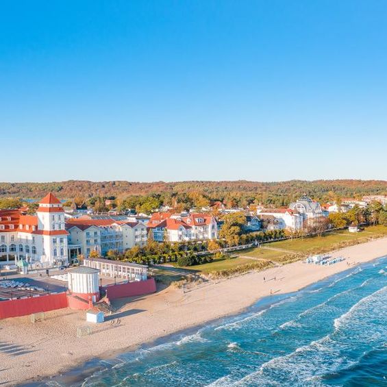 Veranstaltungsbild_dji_0069_binz_strand_kurhaus_herbst