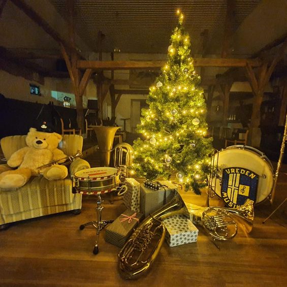 Weihnachtsklaenge mit dem Musikzug der Freiwilligen Feuerwehr
