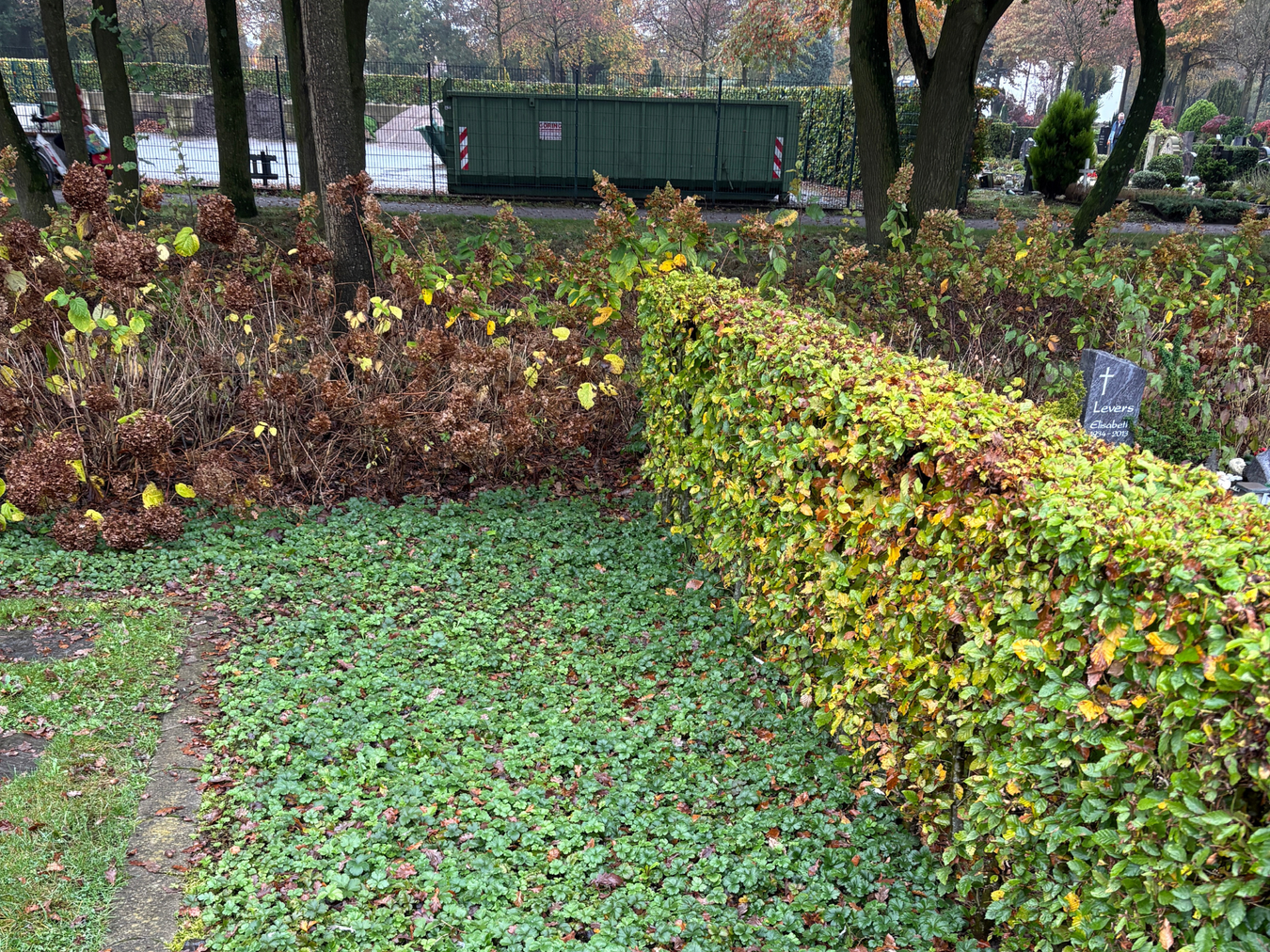 Bilder anonyme Grabstätten auf dem Vredener Friedhof.