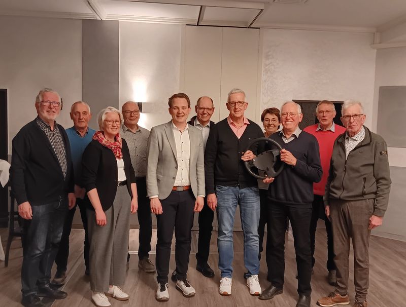 Gruppenbild des neuen Vorsitzes des Bürgerbus-Vereins.