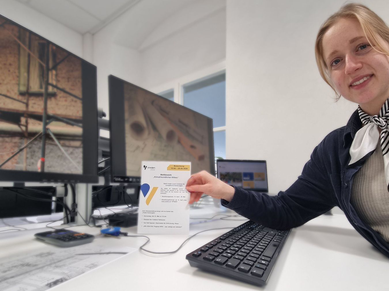 Klimamanagerin Julia Heetpass-Wewers“ sucht  energetisch vorbildliche Sanierungen.