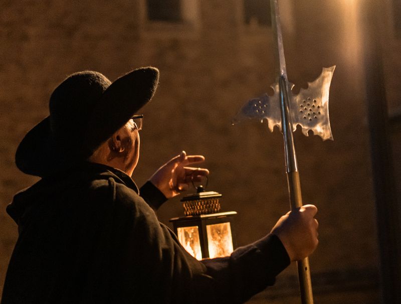 Nachtwächter mit Hellebarde_©Stadtmarketing Vreden_Foto Gewers (20) - bearbeitet