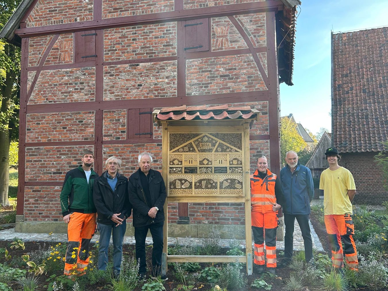 Insektenhotel_ Hand und Herz und Bauhof