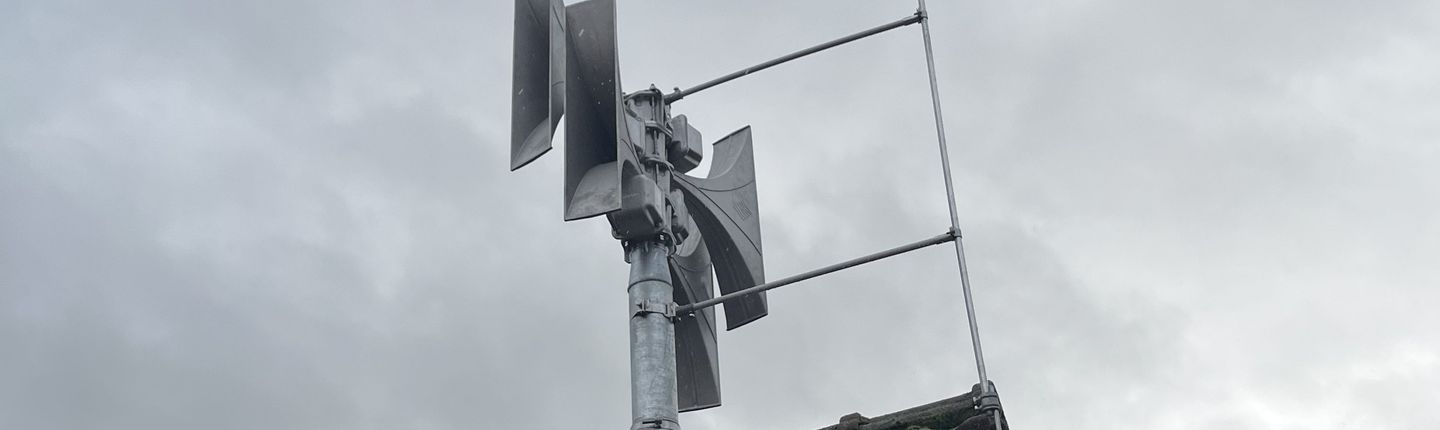 Sirene auf dem Dach der Biologischen Station