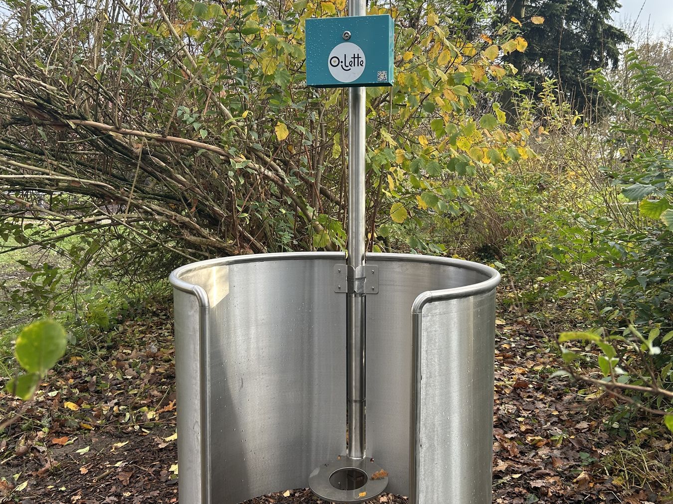 Frontansicht  der Oilette im Stadtpark