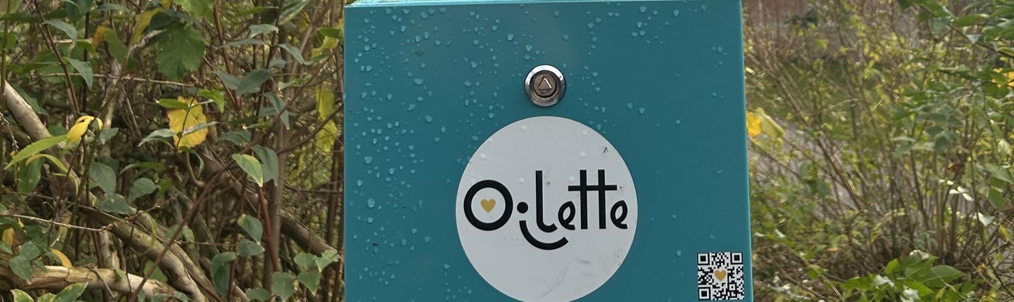 Schild und Tütenspender der Oilette im Stadtpark