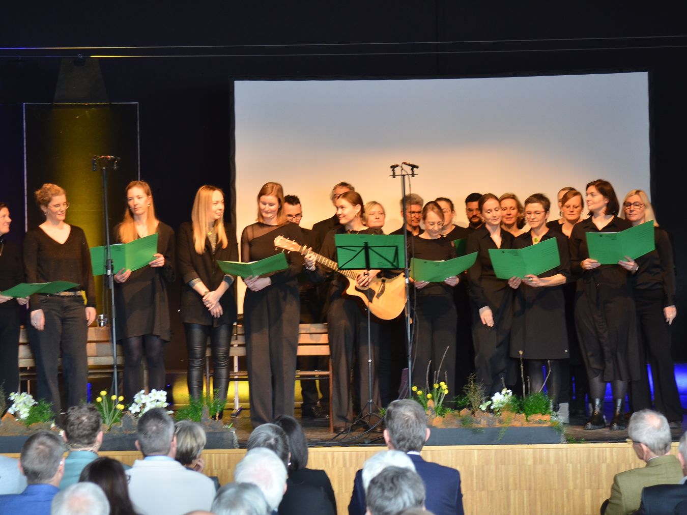 Gruppenbild des Lehrerchors der St. Felicitas-Schule