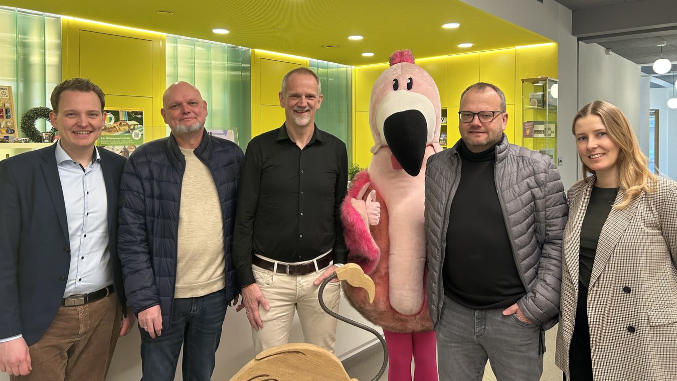 Freuen sich auf gute Zusammenarbeit im Rahmen des Premium-Sponsorings (von links): Bürgermeister Dr. Tom Tenostendarp, Frank Brauckmann (Papierfabrik), Markus Pennekamp (Saueressig), Alwin Göring (Matthews Engineering).