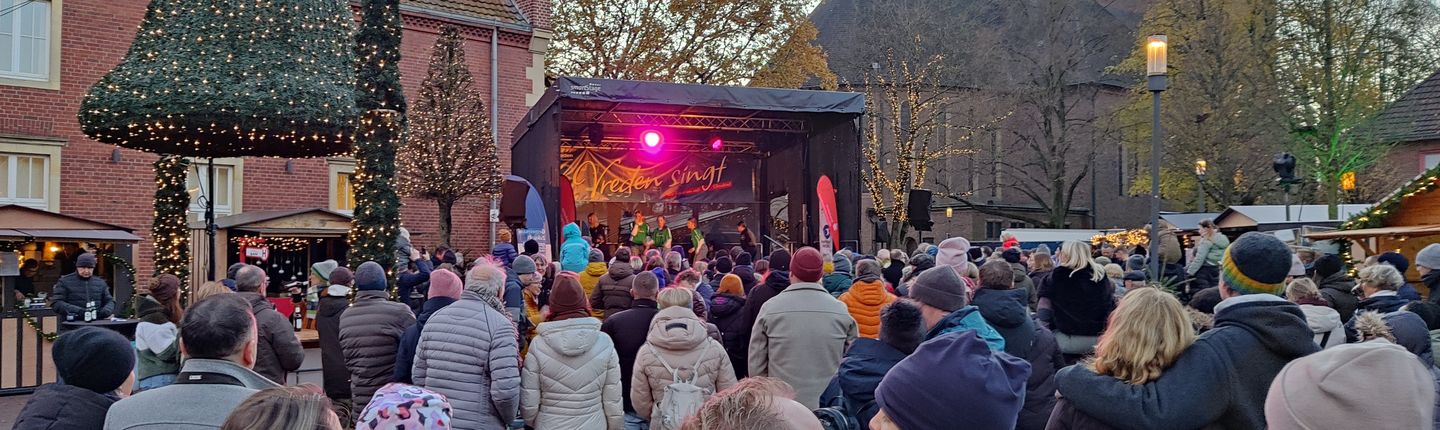 Vreden singt_ Bühne