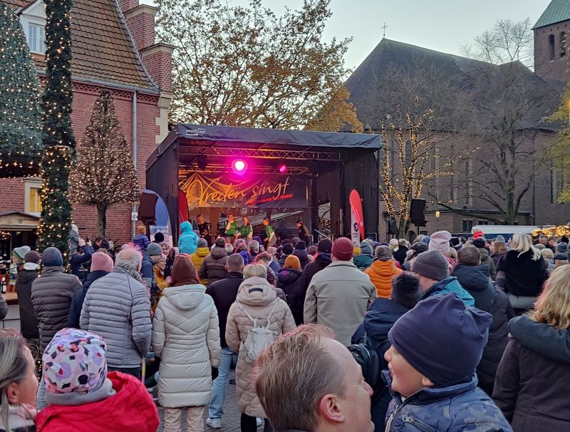 Vreden singt_ Bühne