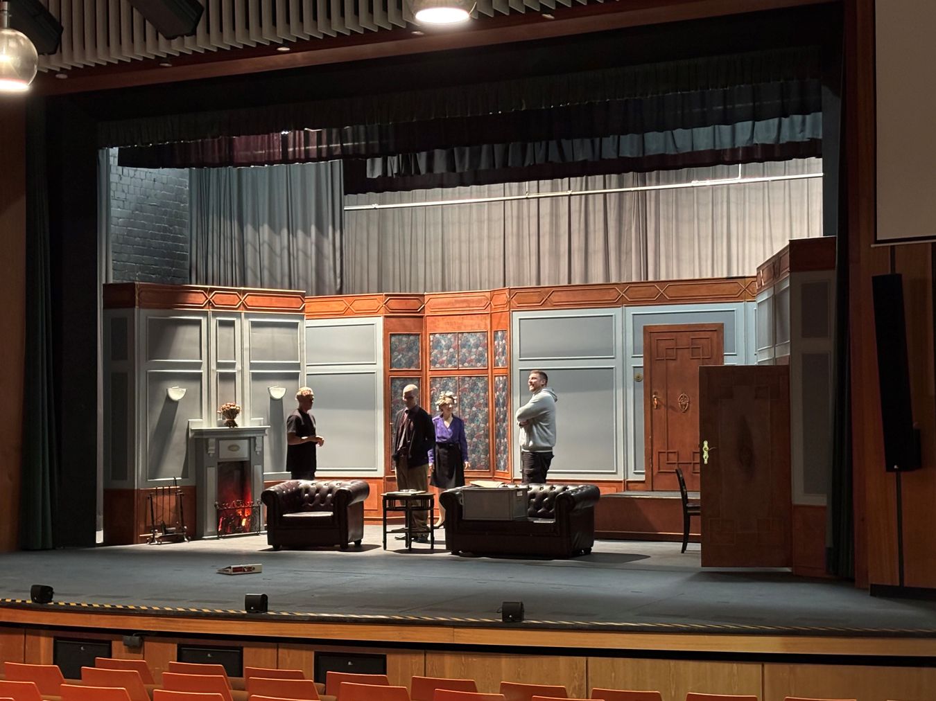 Bild einer Kulisse einer Aufführung im Theater und Konzertsaal