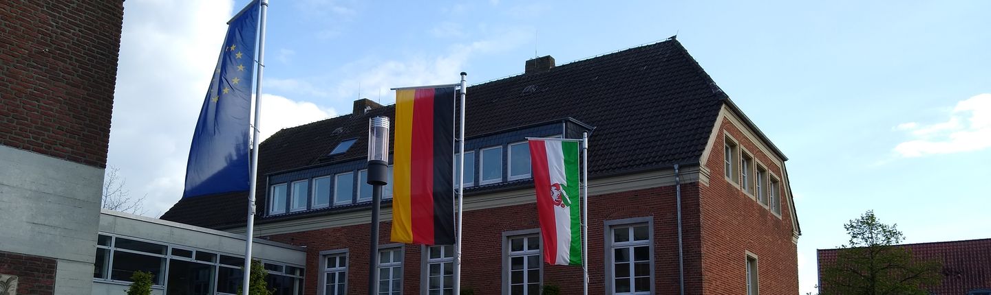 Beflaggung am Vredener Rathaus