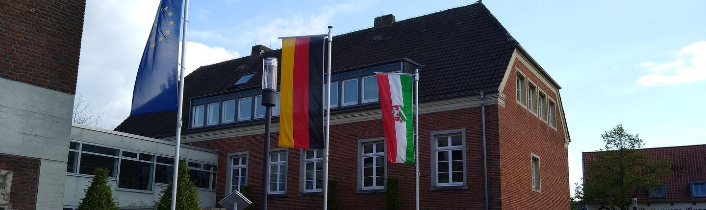 Beflaggung am Vredener Rathaus