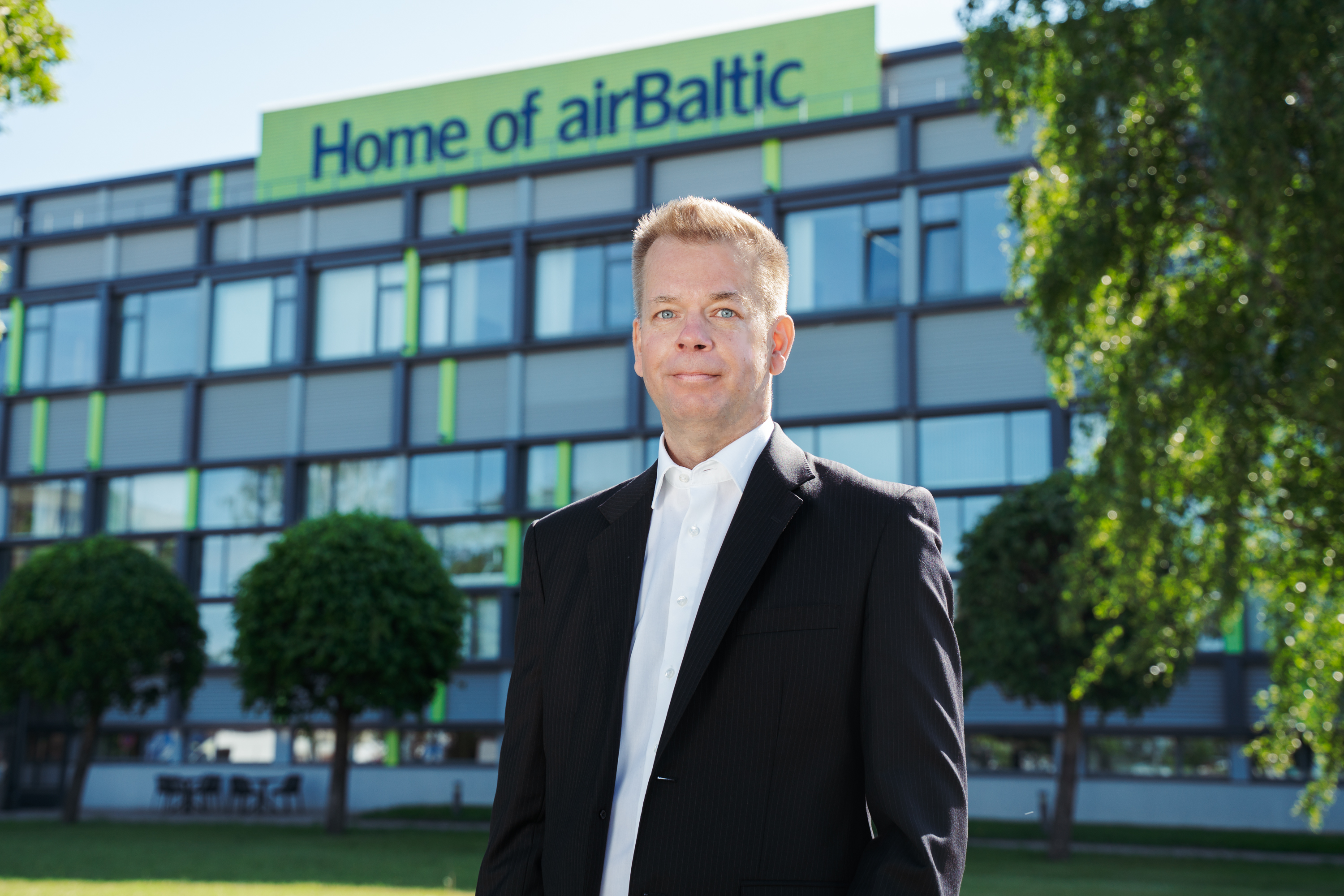 Erno Hilden airBaltic CEO Erno Hilden in a black suit standing outside