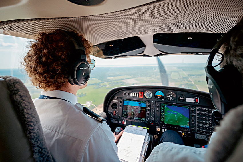 Pilot Academy students in diamond aircraft