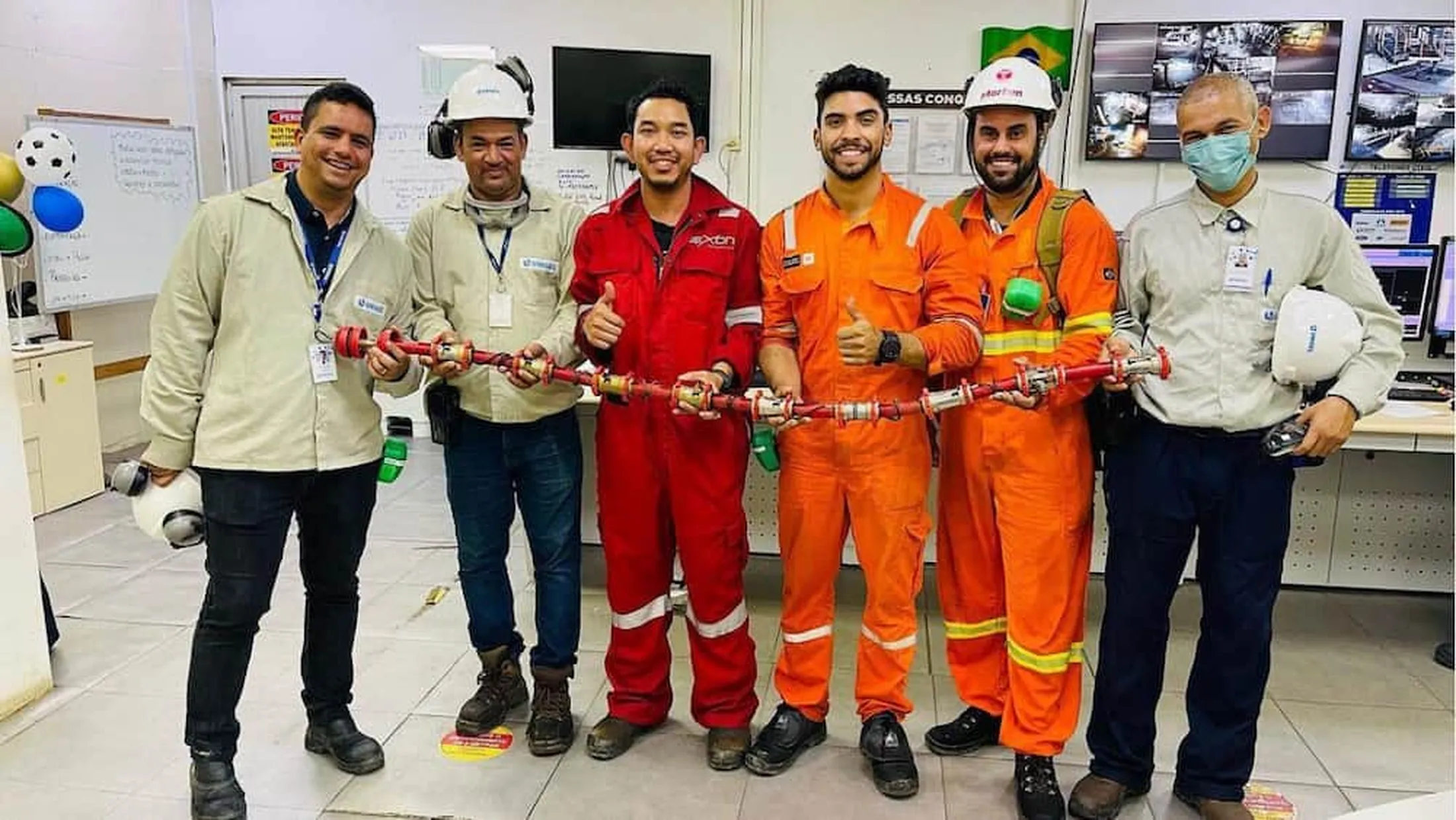 Pipeline Engineer Mr. Panuset from Dexon’s pipeline inspection department poses for a picture with the client and a customized 3” ILI following the inspection of a 32km distribution pipeline in South America.