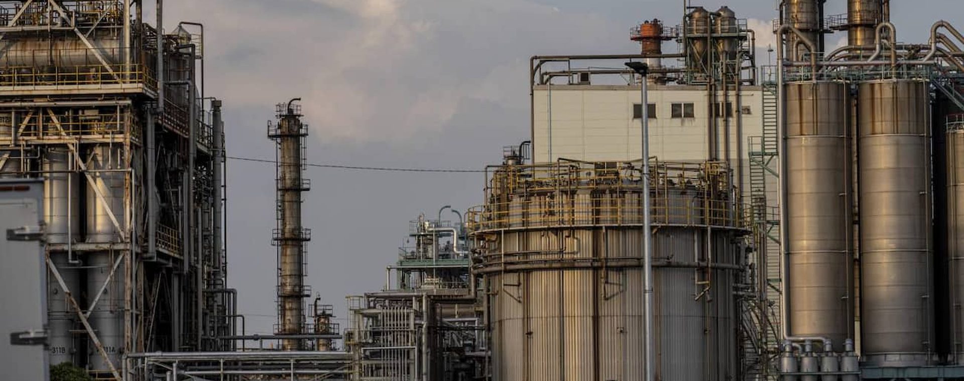 OIL & GAS