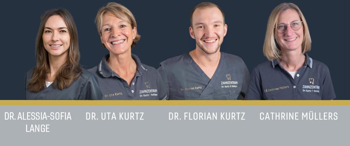 Dental center promotional image featuring four smiling staff members asking for feedback, with a QR code and the text "Ihr Feedback ist uns wichtig!"