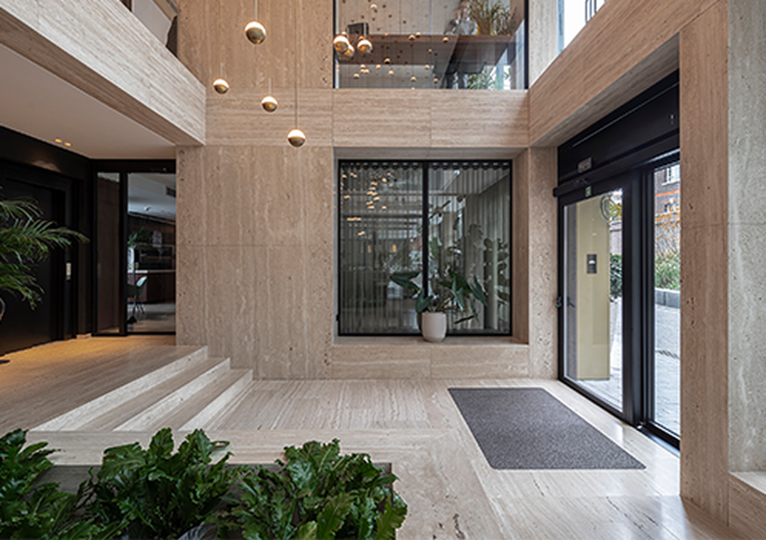 Trawertyn w centrum uwagi: luksusowy urok z ciepłem trawertynu