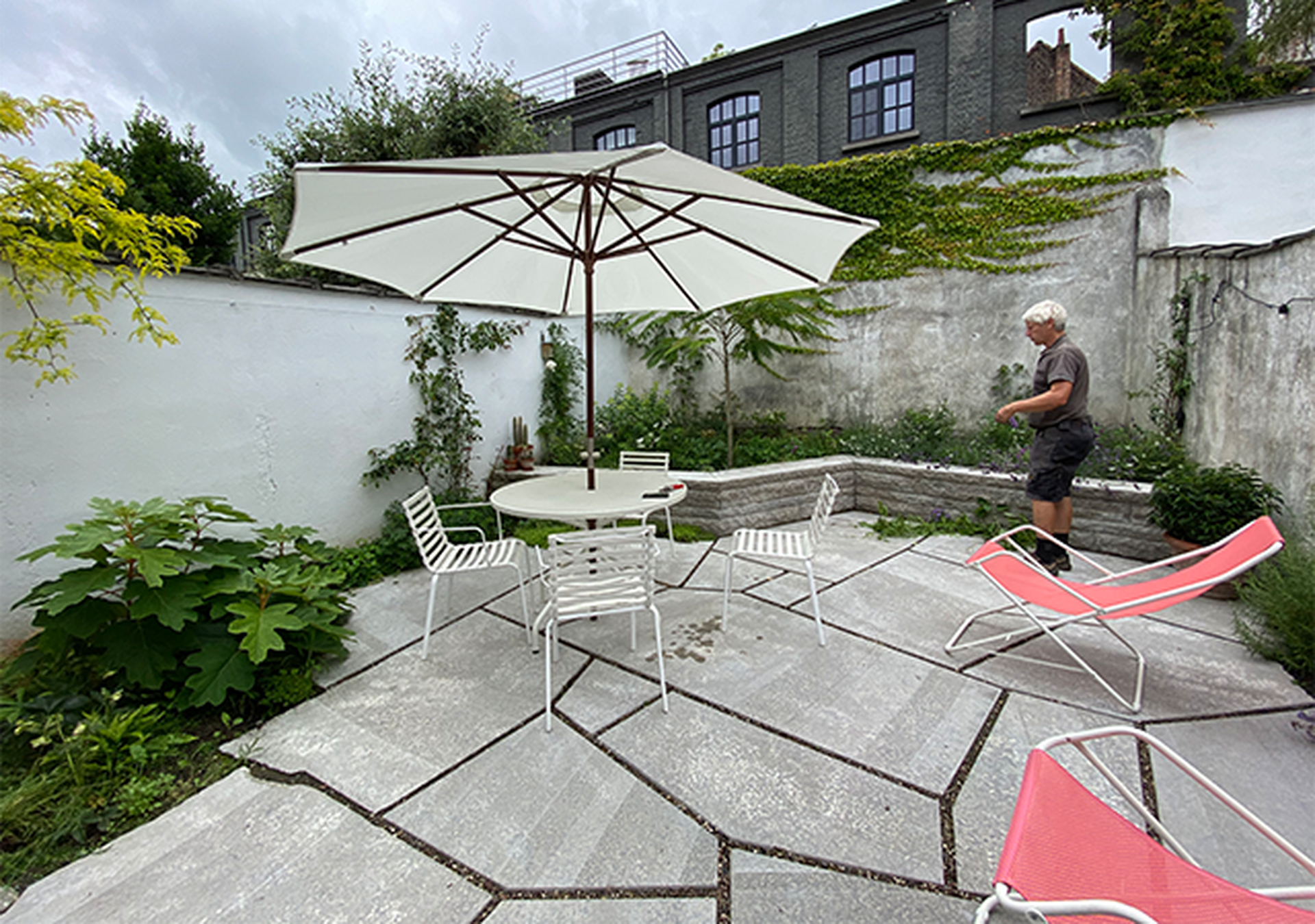 How Do You Install and Design with Natural Stone Crazy Paving?