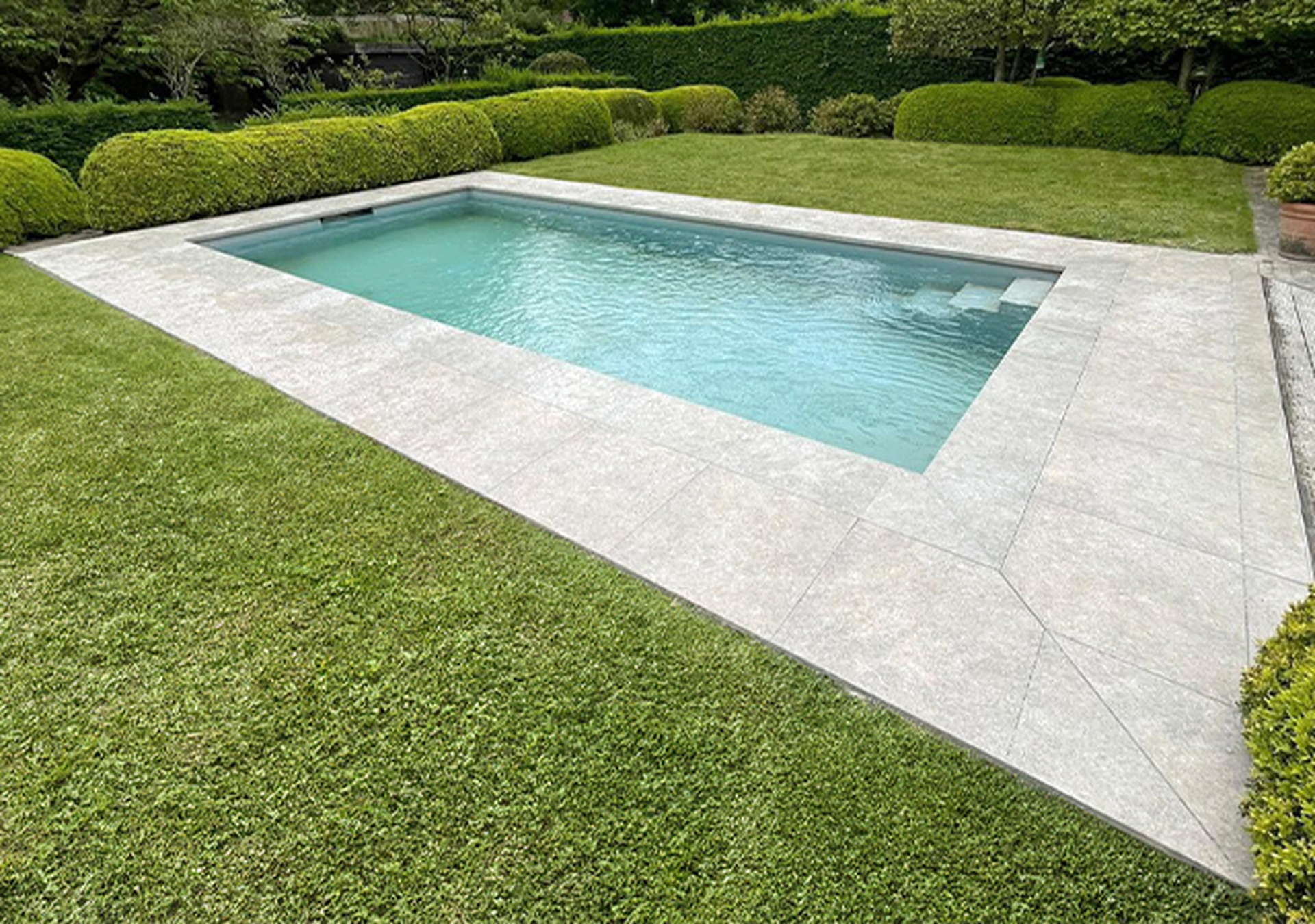 Bordi piscina Uniceramica®: eleganti, durevoli e a bassa manutenzione
