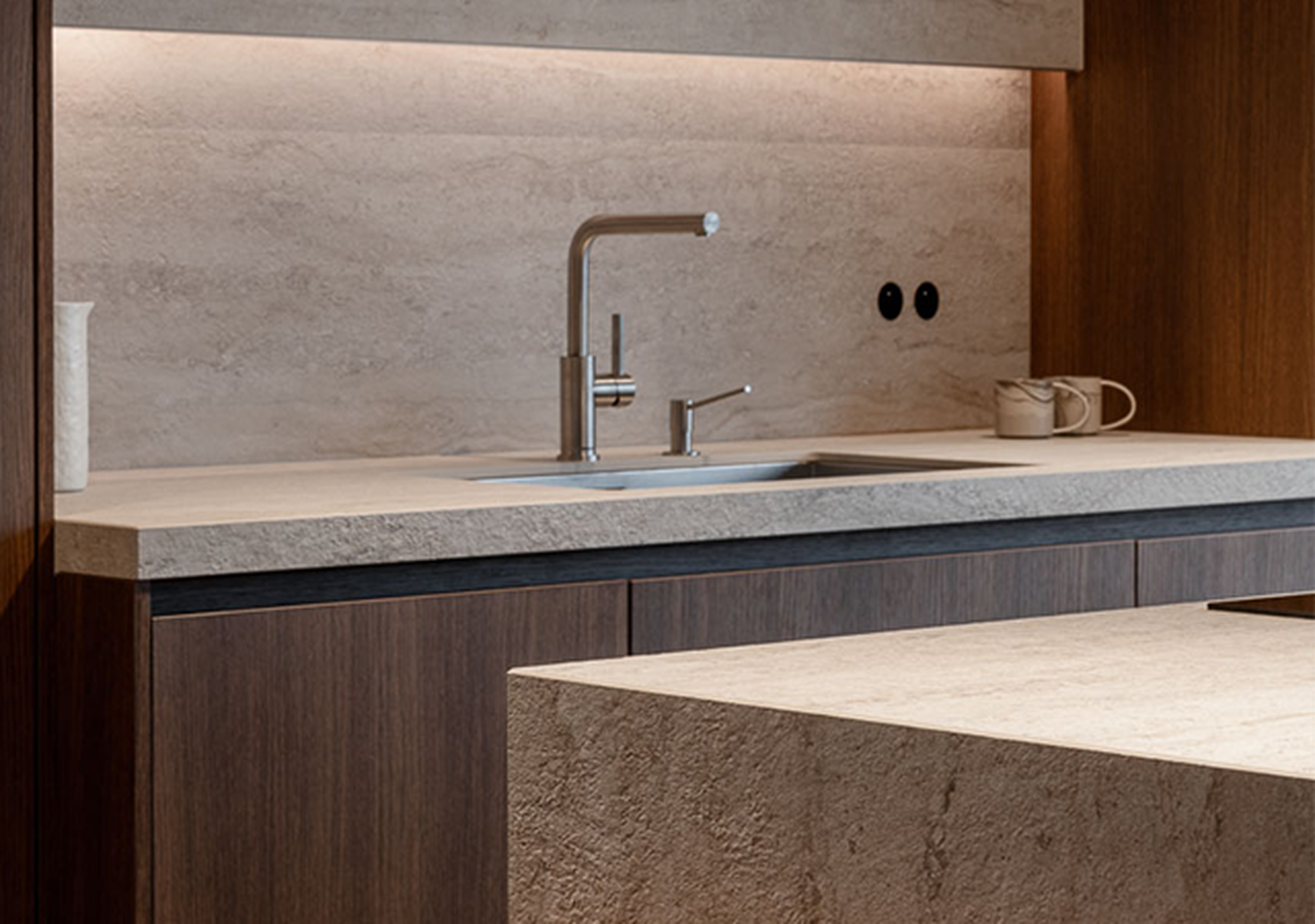 Piani di lavoro in travertino effetto travertino