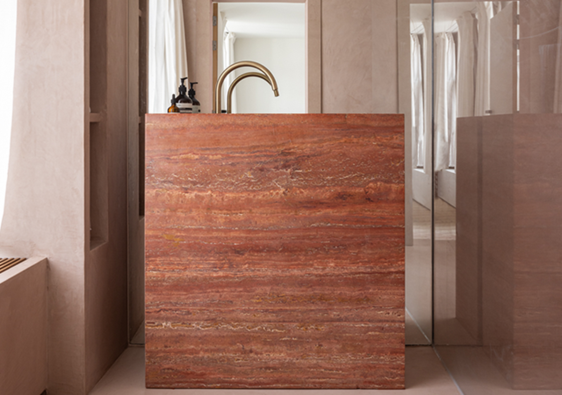 Revival van aardse accenten & natuurlijke travertins