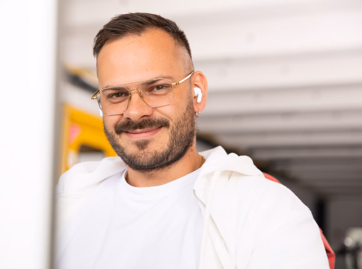 john-mitarbeiter-laechelt-onedot-karriereseite