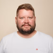 Quadratisches Portraitfoto von Sascha Holfeld