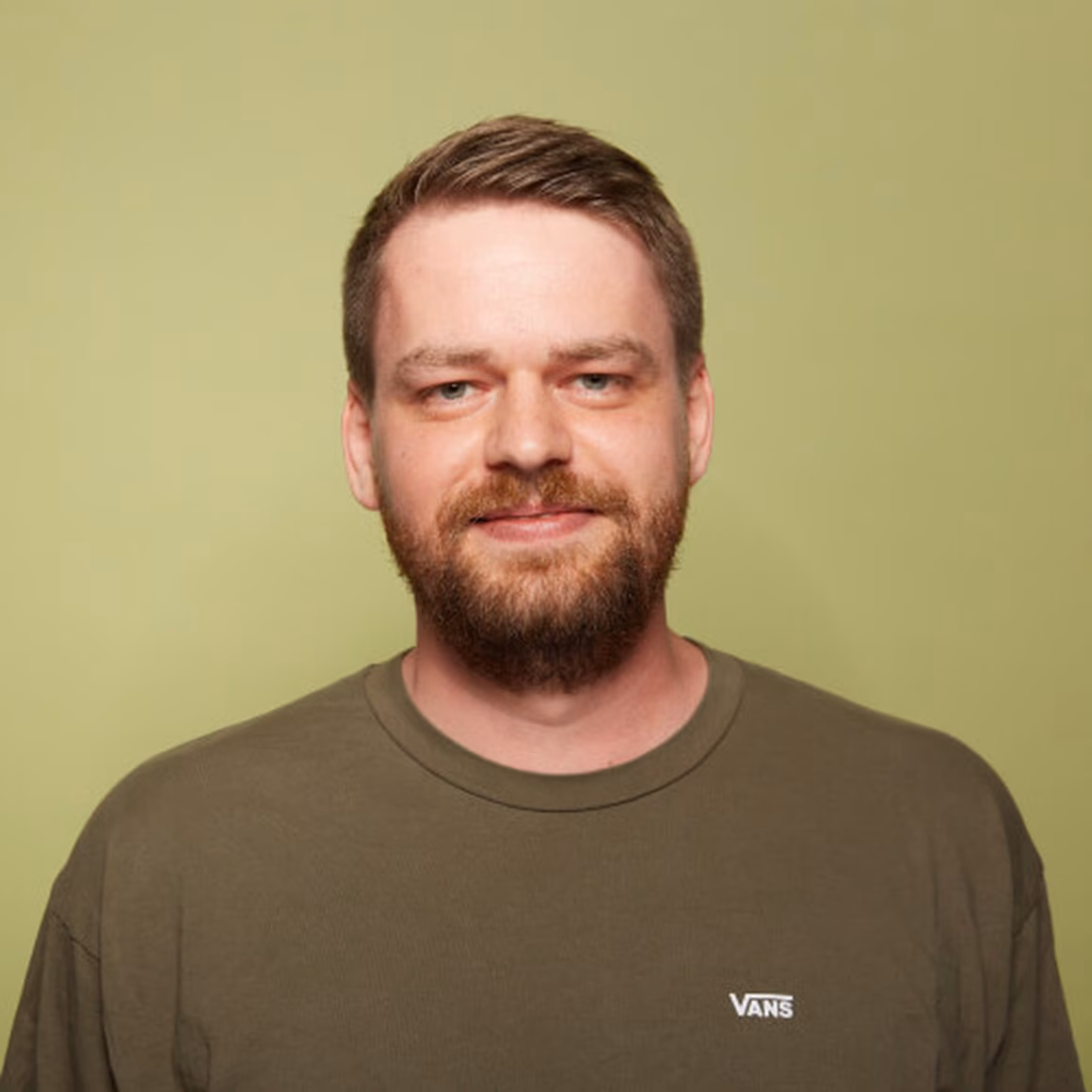 Quadratisches Portraitfoto von David Isaak