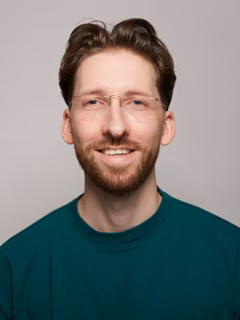 Portraitfoto von Lucas Wenzel
