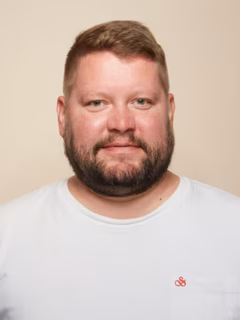 Portraitfoto von Sascha Holfeld