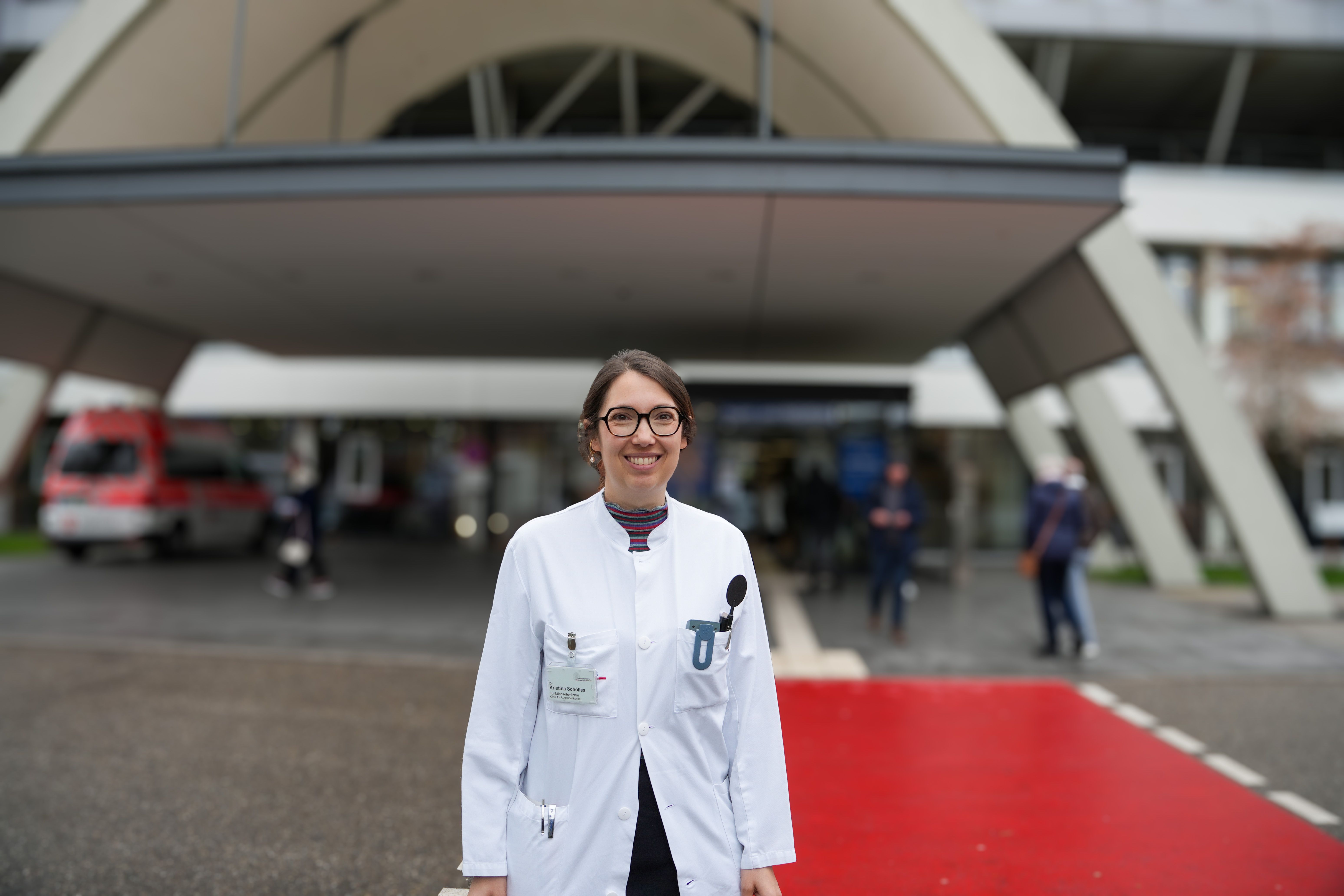 Frau Dr. Schölles