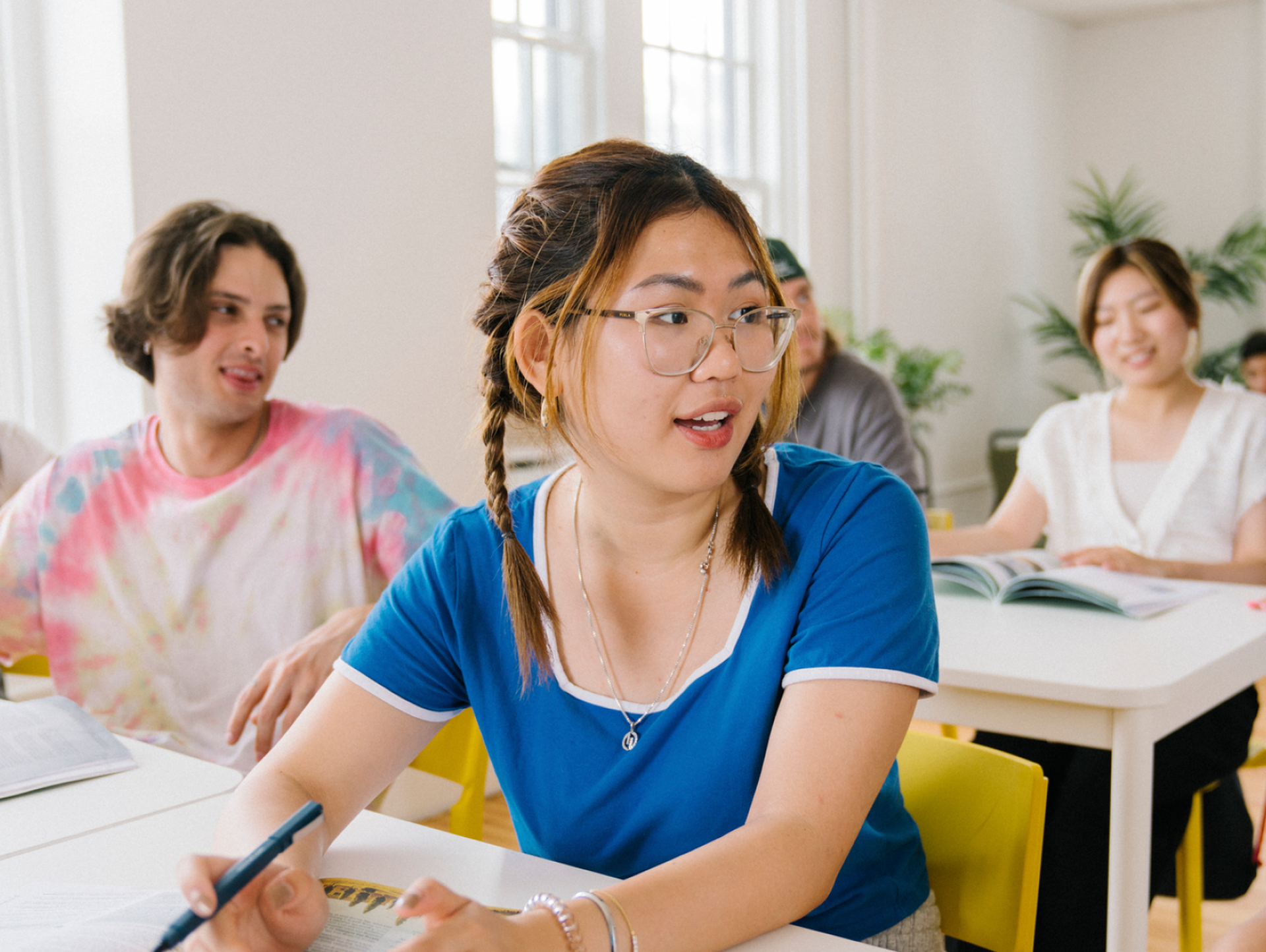 学生在教室学习