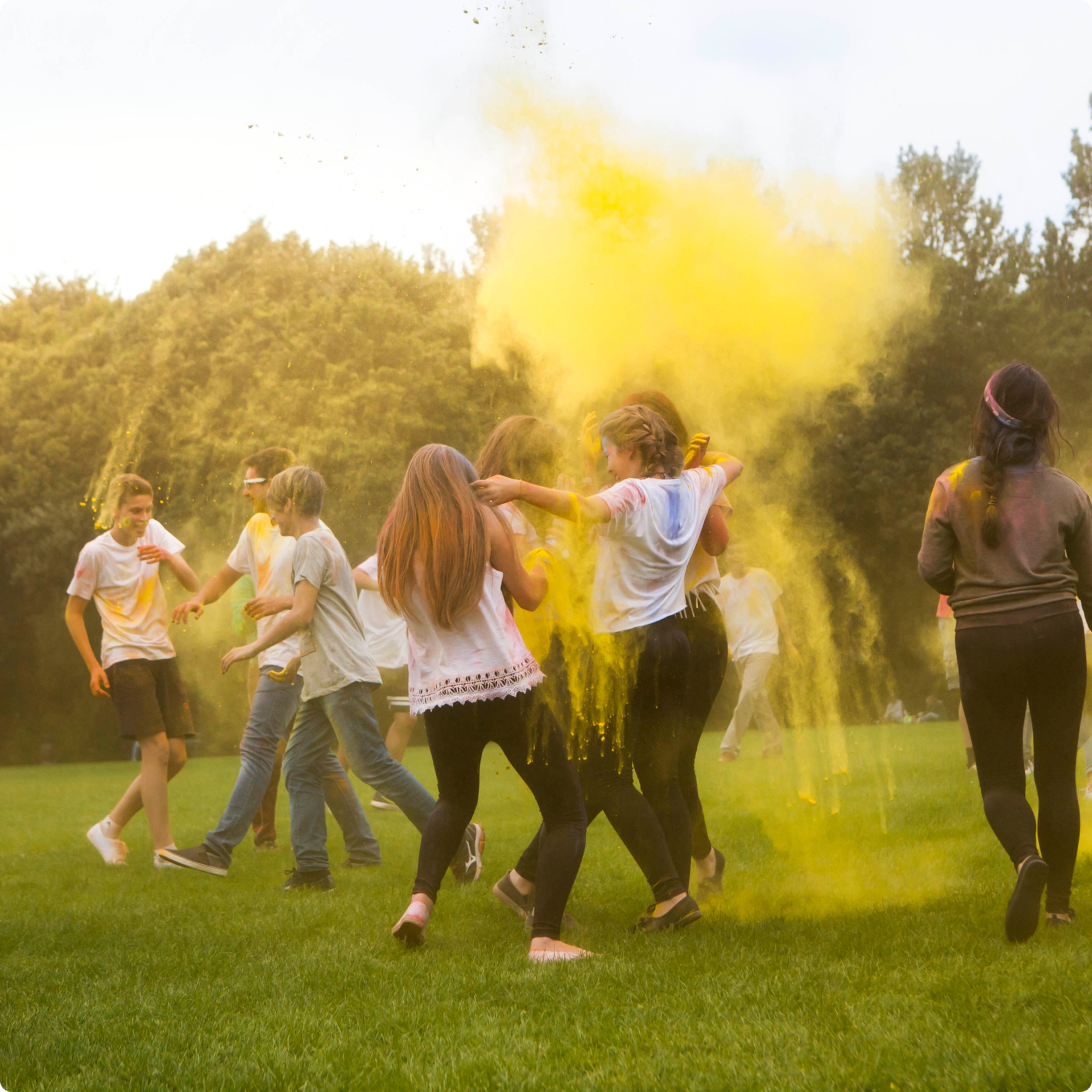 Studenter på Holi Party