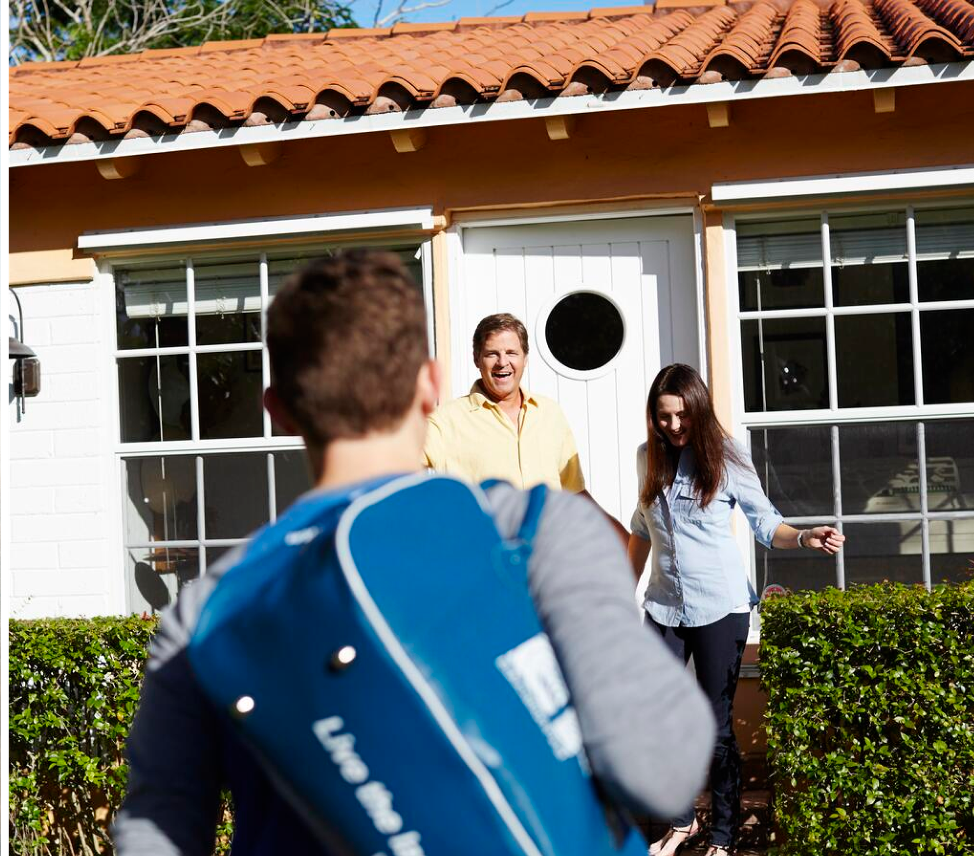 Students Meeting Host Family