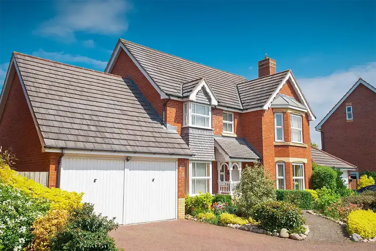 beautiful 4 bedroom house up for sale within a picturesque english estate
