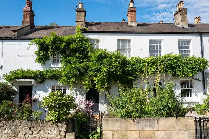 the front of a picturesque cottage being remortgaged in order to complete some home improvements