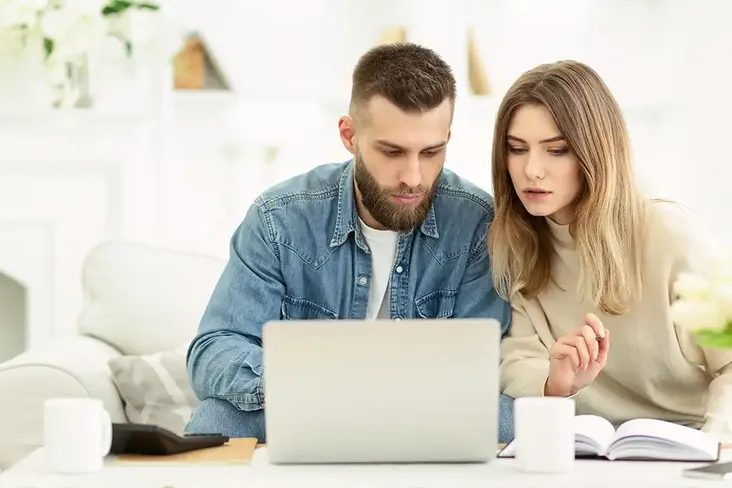millennial couple looking at top tips on ways to save for a deposit