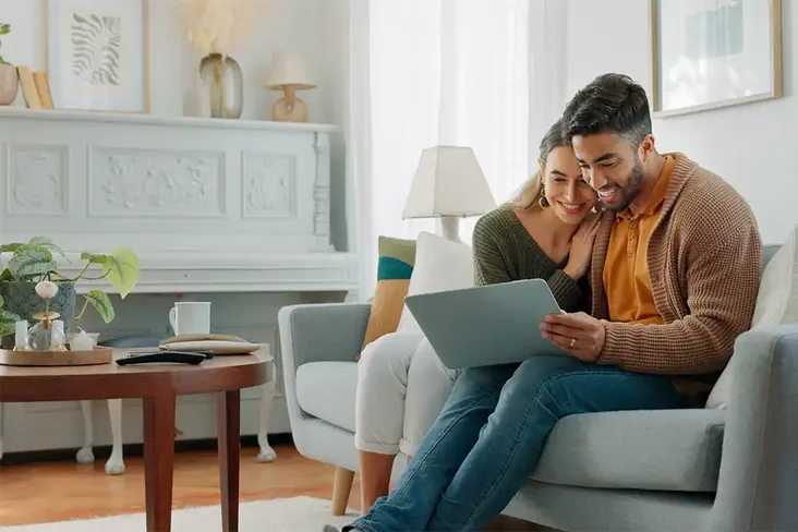couple looking online at a conveyancing guide