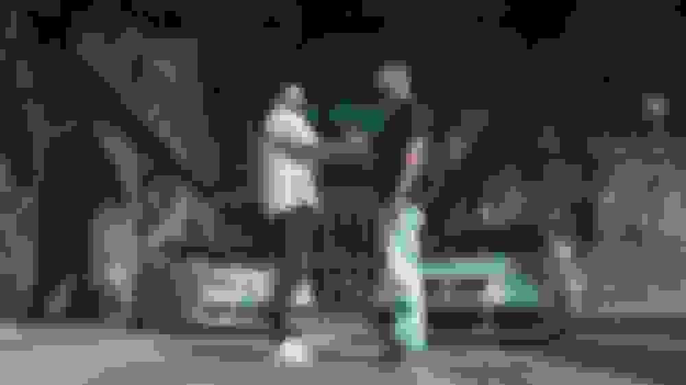 Tuner geben sich die Hand