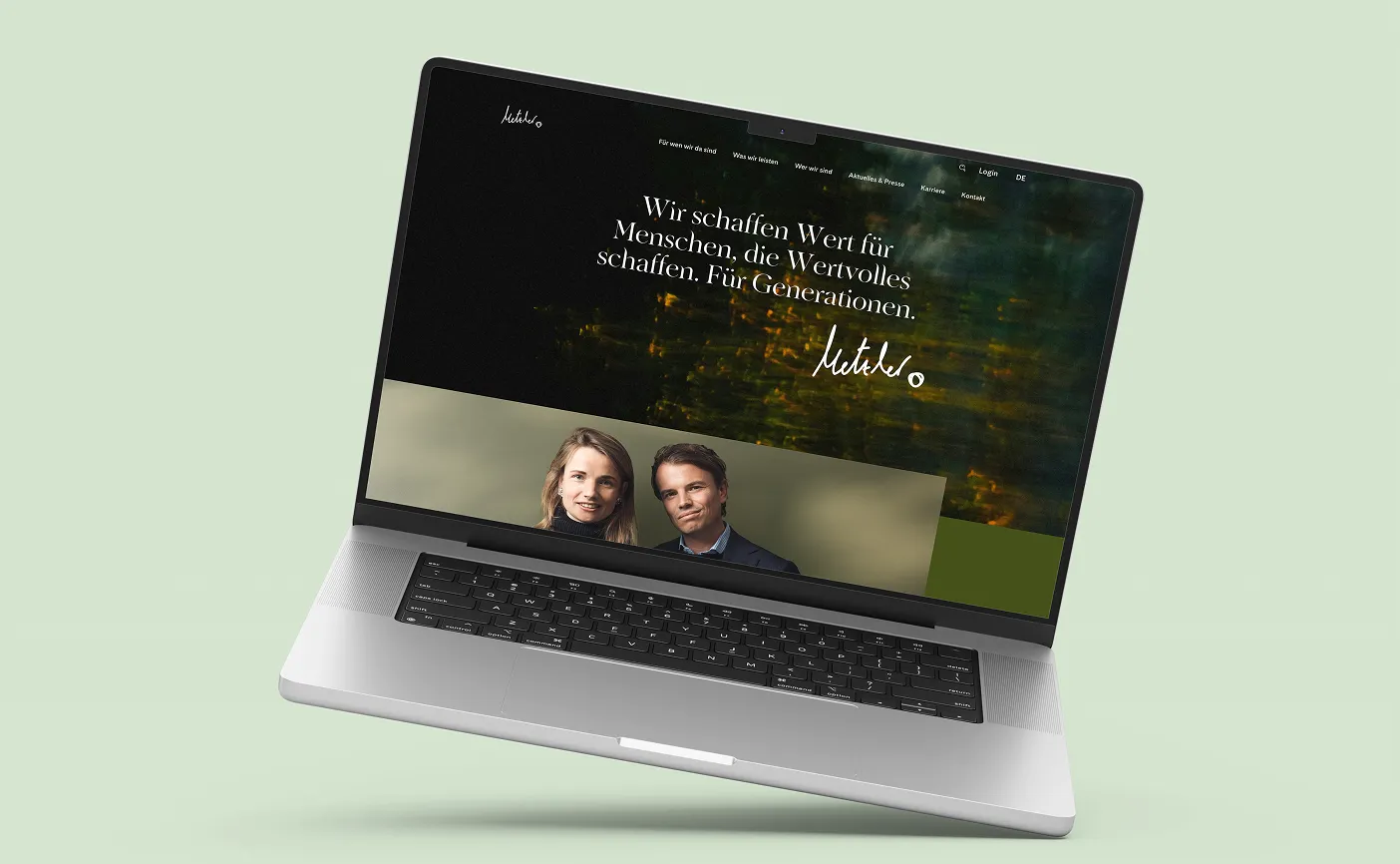 Laptop Mockup of the Metzler Homepage with green background.