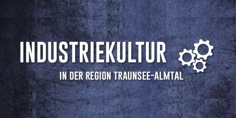 Schriftzug „Industriekultur in der Region Traunsee-Almtal“ mit Zahnrad-Icons auf strukturiertem blauen Hintergrund.
