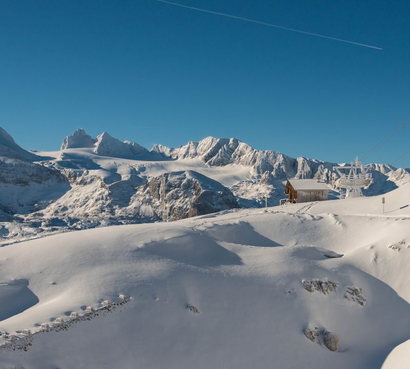 Dachstein Krippenstein in winter with a view of the snow-covered glacier