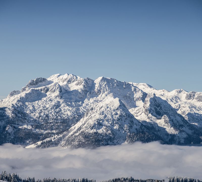 Berge mit Schnee in Dachstein West