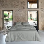 Parure de lit en soie ou en satin : que choisir ?