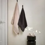 Du linge de bain uni pour une salle de bain minimaliste