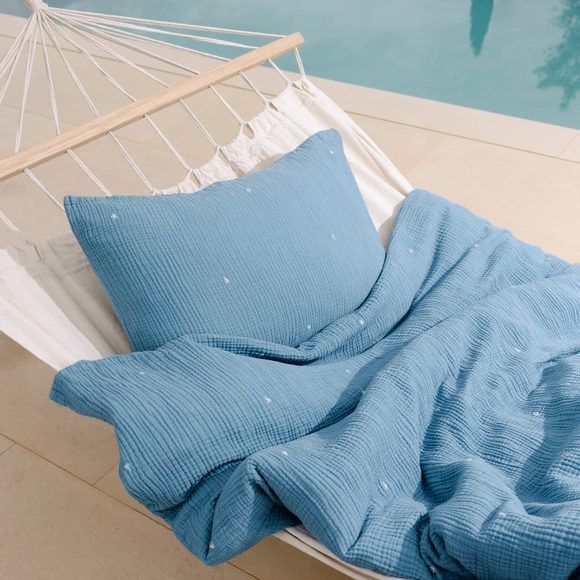 Quels sont les textiles pour un été entre maison et extérieur ?
