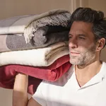 Chambre ou salon : comment intégrer un plaid dans votre déco ?