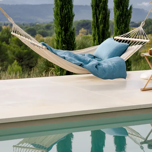 Quels sont les textiles pour un été entre maison et extérieur ?